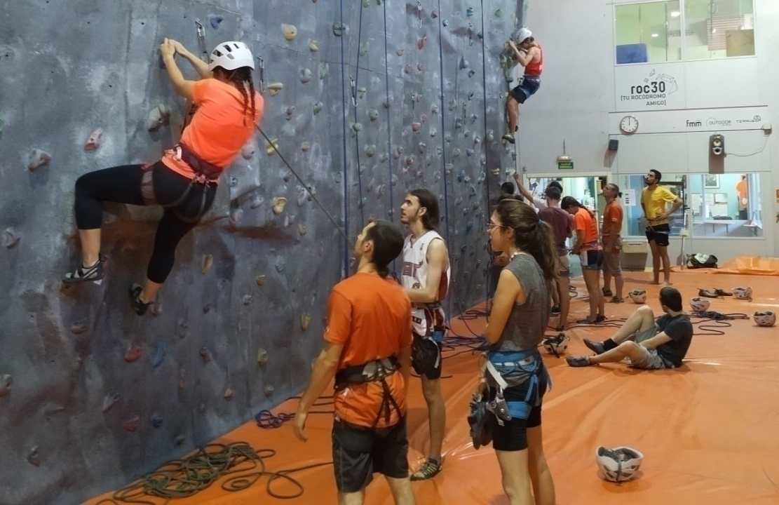 Curso de escalada iniciación en rocódromo